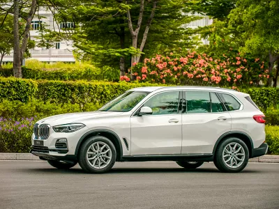 THAY KÍNH XE BMW X5 tận nơi Giá rẻ